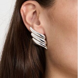 Chic Silver Wing Earrings - BRAND NEW